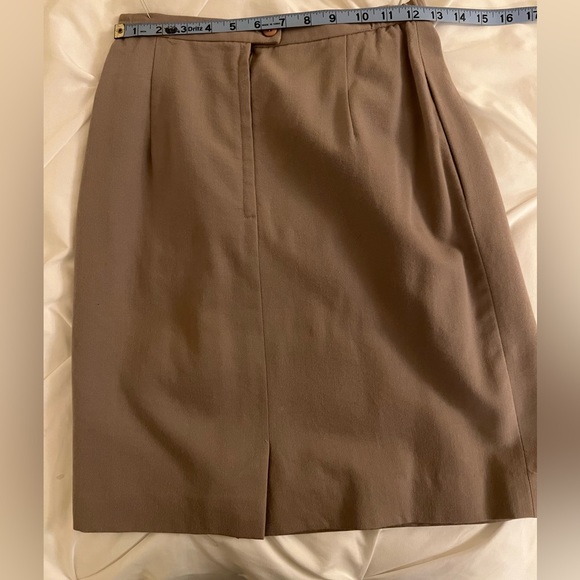 Jones New York 2 Piece Skirt Suit in Tan Beige Size 6P - Picture 8 of 11